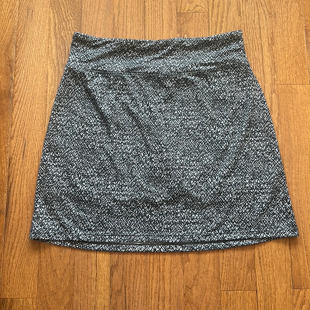 SEGMENTS LUXE SKORT SKIRT WITH BUILT IN SHORTS IN SIZE XL